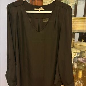 Violet & Claire Black V-Neck Long Sleeve Blouse